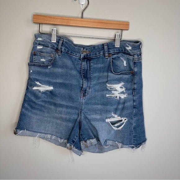 American Eagle Outfitters Pants - American eagle curvy  high rise shorts